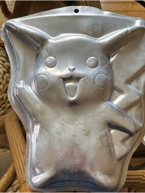 Wilton Pikachu-Shaped Cake Mold - Silver